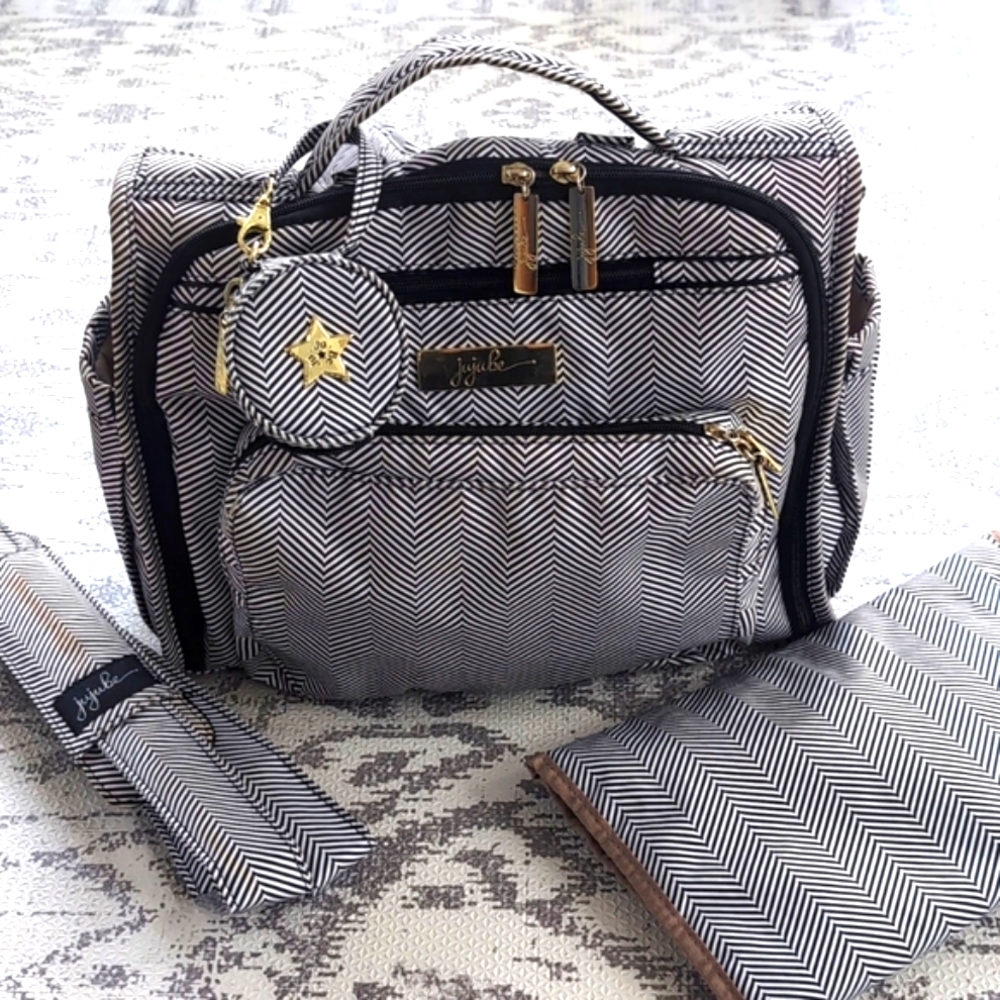 Jujube diaper bag with pacifier holder- The Queen of the Nile print